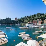 Above The Sea - Exclusive Seafront Daire