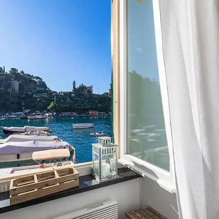 Apartment Above The Sea - Exclusive Seafront *