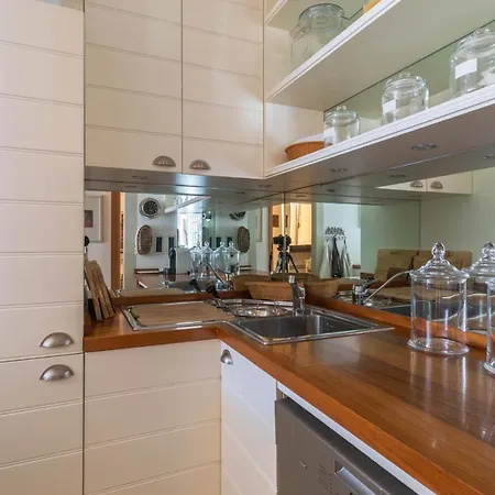 Above The Sea - Exclusive Seafront Appartement