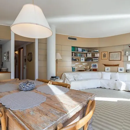 Above The Sea - Exclusive Seafront *