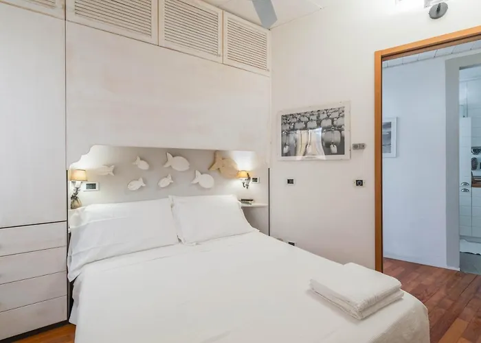 Above The Sea - Exclusive Seafront Lägenhet *