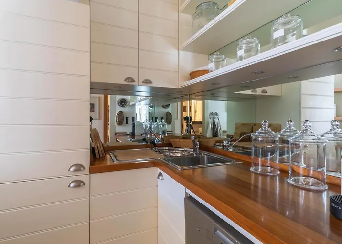 Above The Sea - Exclusive Seafront Lägenhet